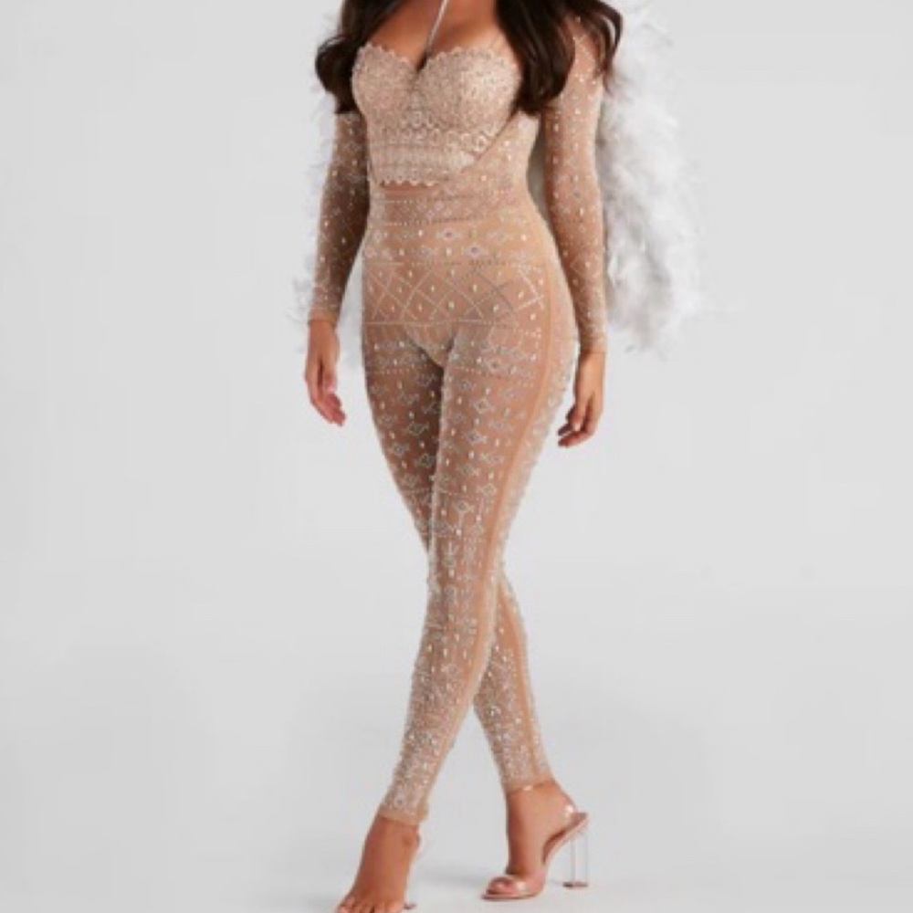 Iso of this body suit in sm or med